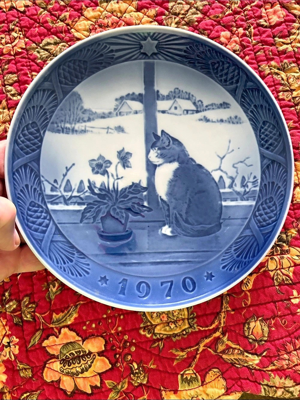 Royal Copenhagen Christmas Rose and Cat Blue & White 1970 Plate